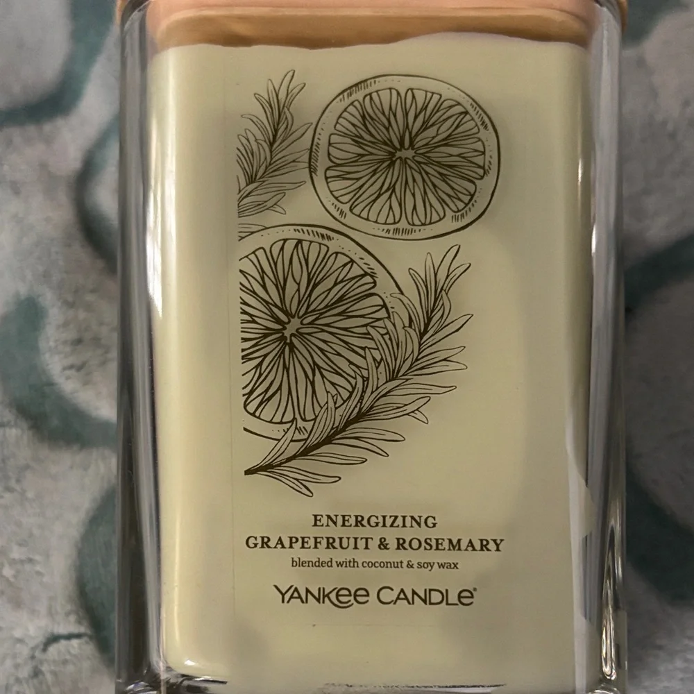 Yankee Candle With Gift Bag — Energizing Grapefruit and Rosemary.